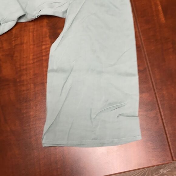 NWT Green Top - Picture 4 of 4